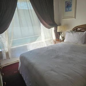 Deluxe Double Room Shower